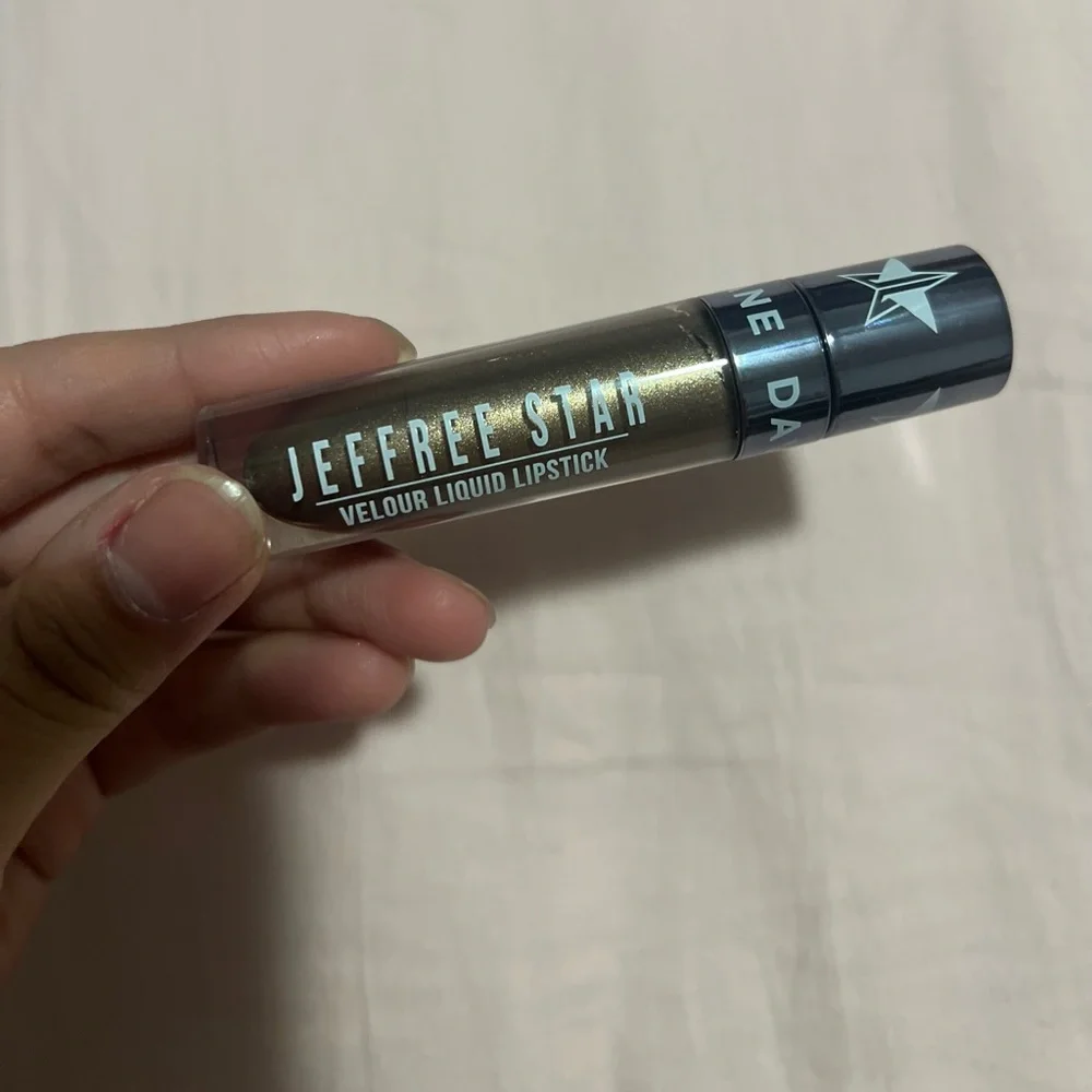 Jeffree Star bold gold